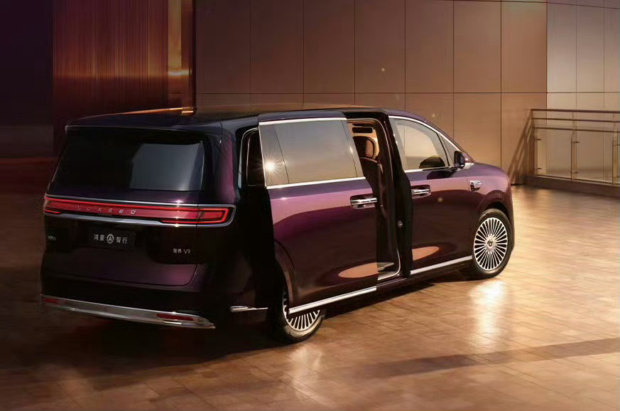 智界V9 官宣:鸿蒙智行首款旗舰MPV！5359mm车长、180度旋转座椅和12