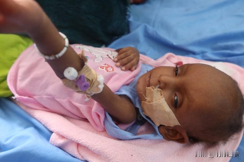 当我们的目光被俄乌冲突吸引时，苏丹正在发生的惨剧更令人揪心。快速支援部队的暴行已