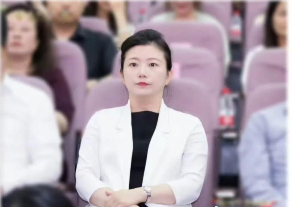 43岁任扬州市委常委！这位“80后”女博士的履历，藏着多少同龄人的羡慕？

国庆