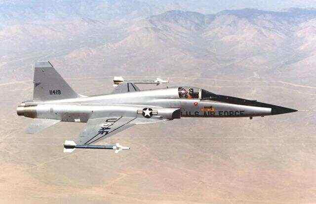 战斗机的“种类”有很多种，主要按代划分、用途、隐身 等维度划分。
今天我们按代划