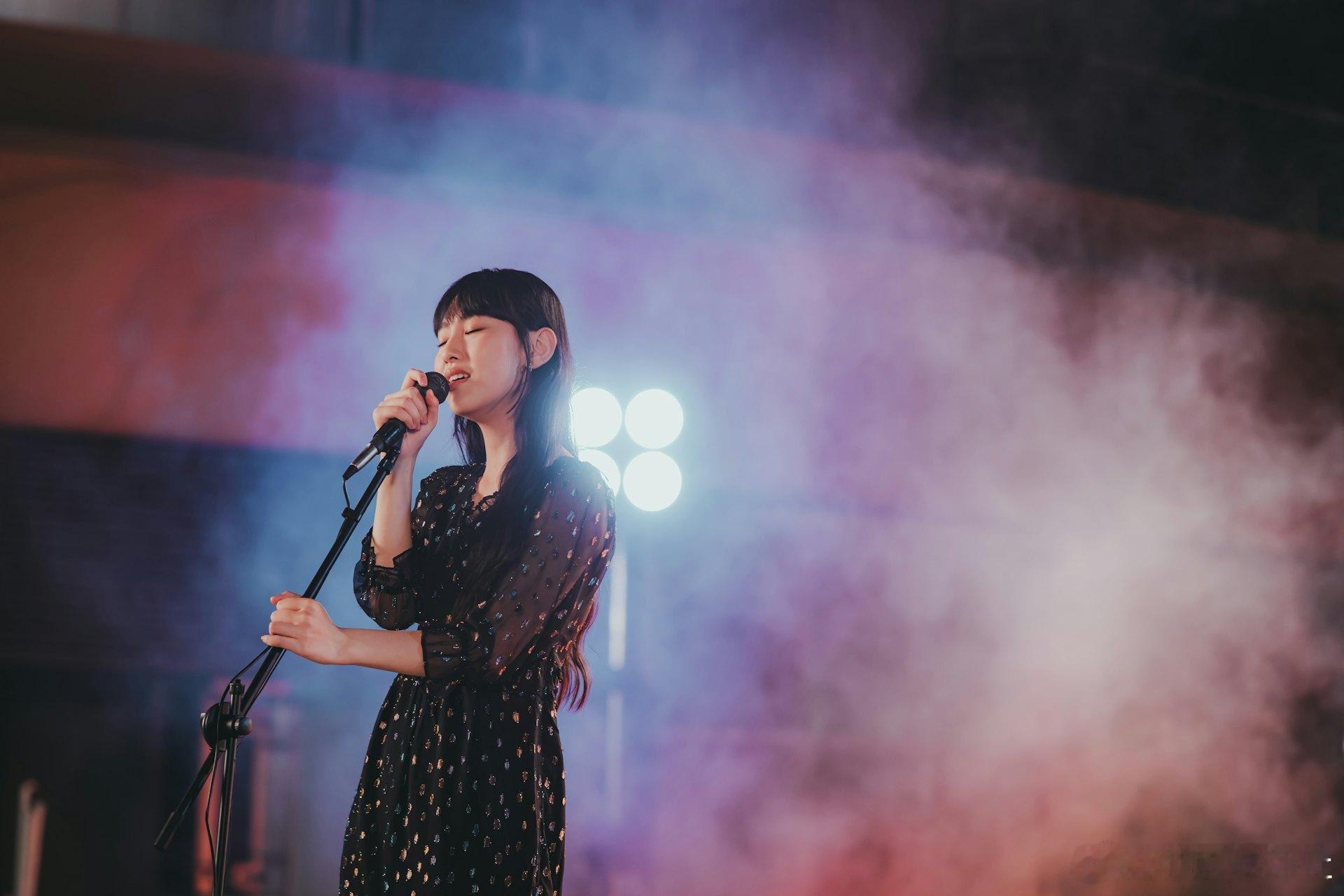 由林肯監製的炎明熹音樂特輯《戀上西沙》，將於本周六播映，因續約問題傳被雪多時的炎