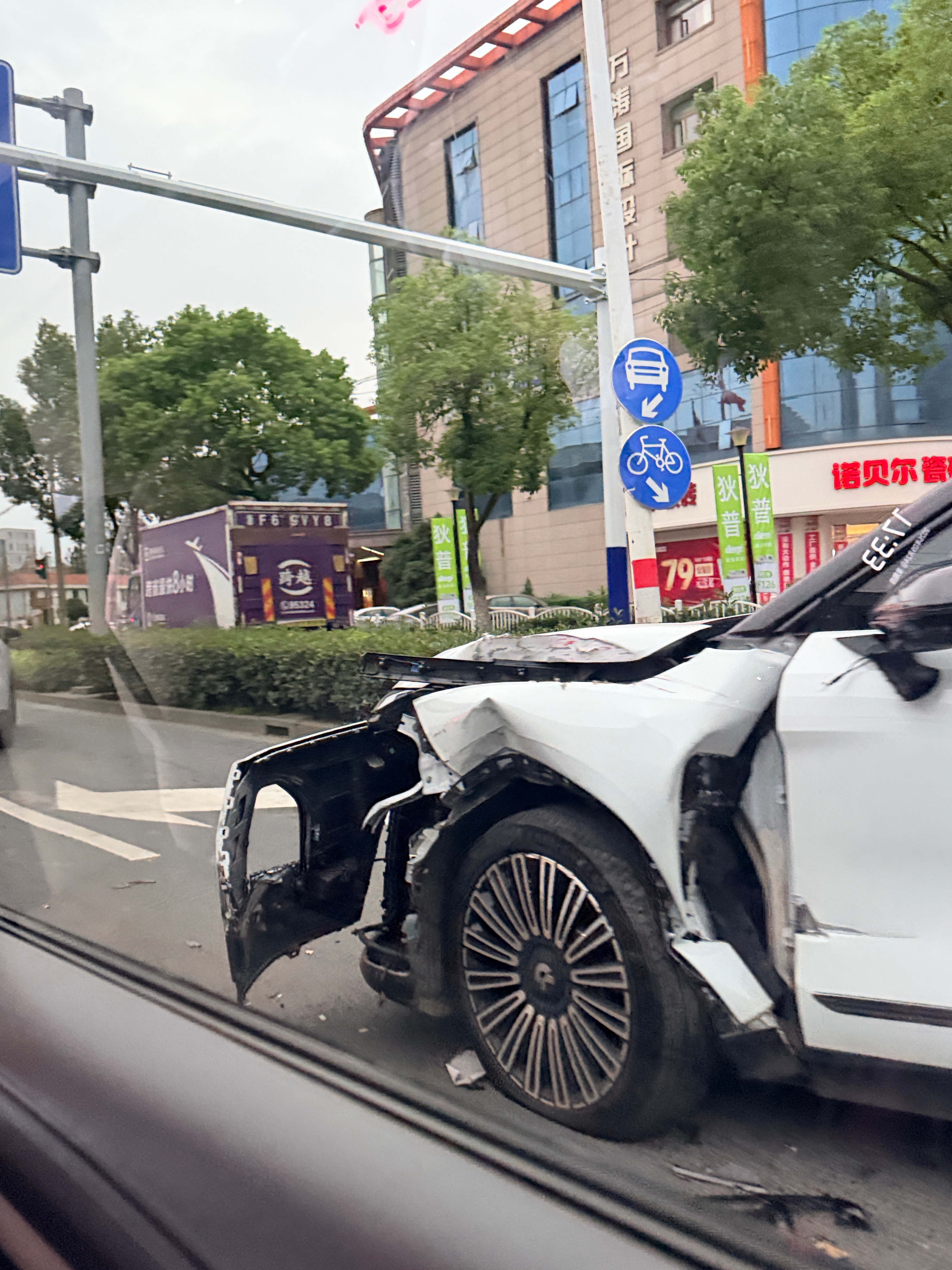 看得我好心疼[泪奔]过节了大家出行注意安全吖~ ​​​