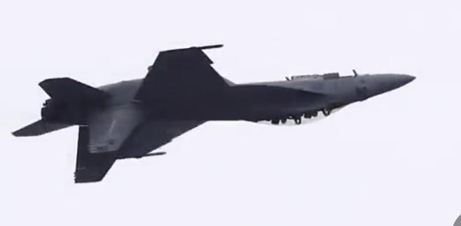 美国当地时间6月13日美军一架F/A-18超级大黄蜂战斗机在华盛顿特区的一座山坠