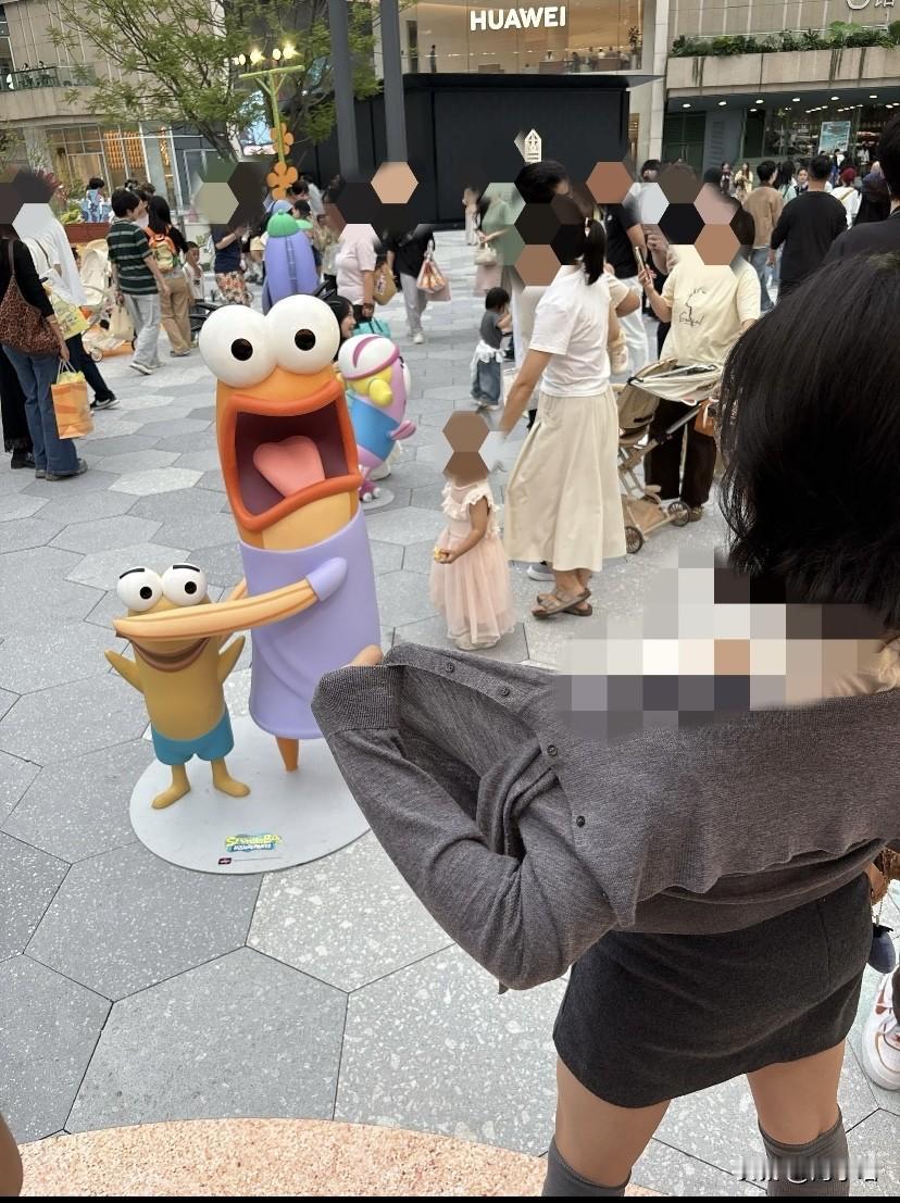 论搞怪，还得是这届年轻人！
公司为什么要不断招聘年轻人，就是因为她们有活力，有新