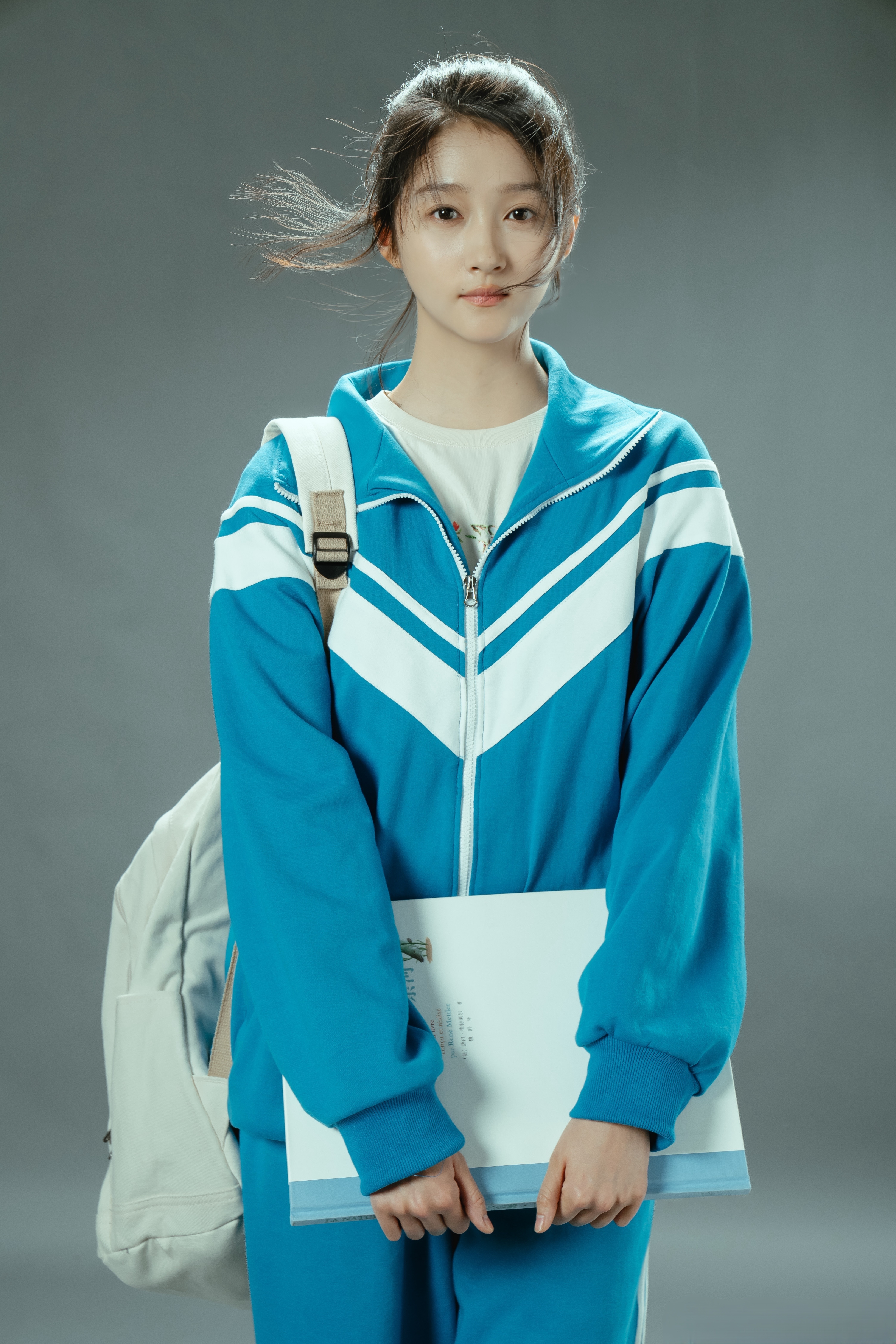 关晓彤岁月有情时 那这次应该是真的要播了！！燥候严晓丹