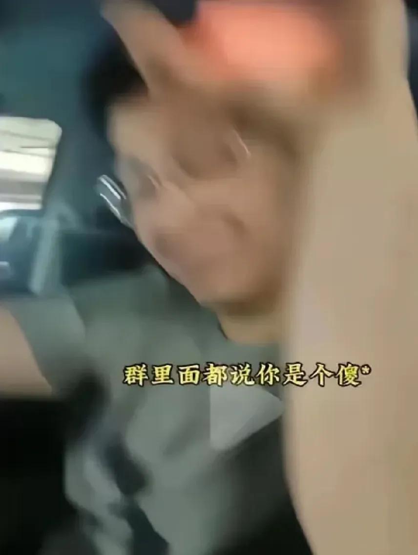 真是一波未平一波又起，
彭女士的道歉书刚写完，
没想到风波又波及到了眼镜男，
当