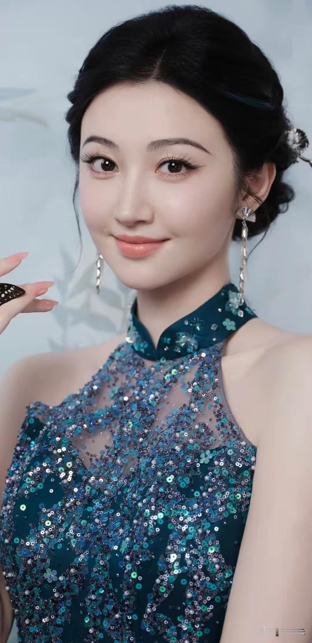 如果景甜的事是真的，
​那我就不明白了，一个不打算跟女明星结婚的富豪，为什么要给