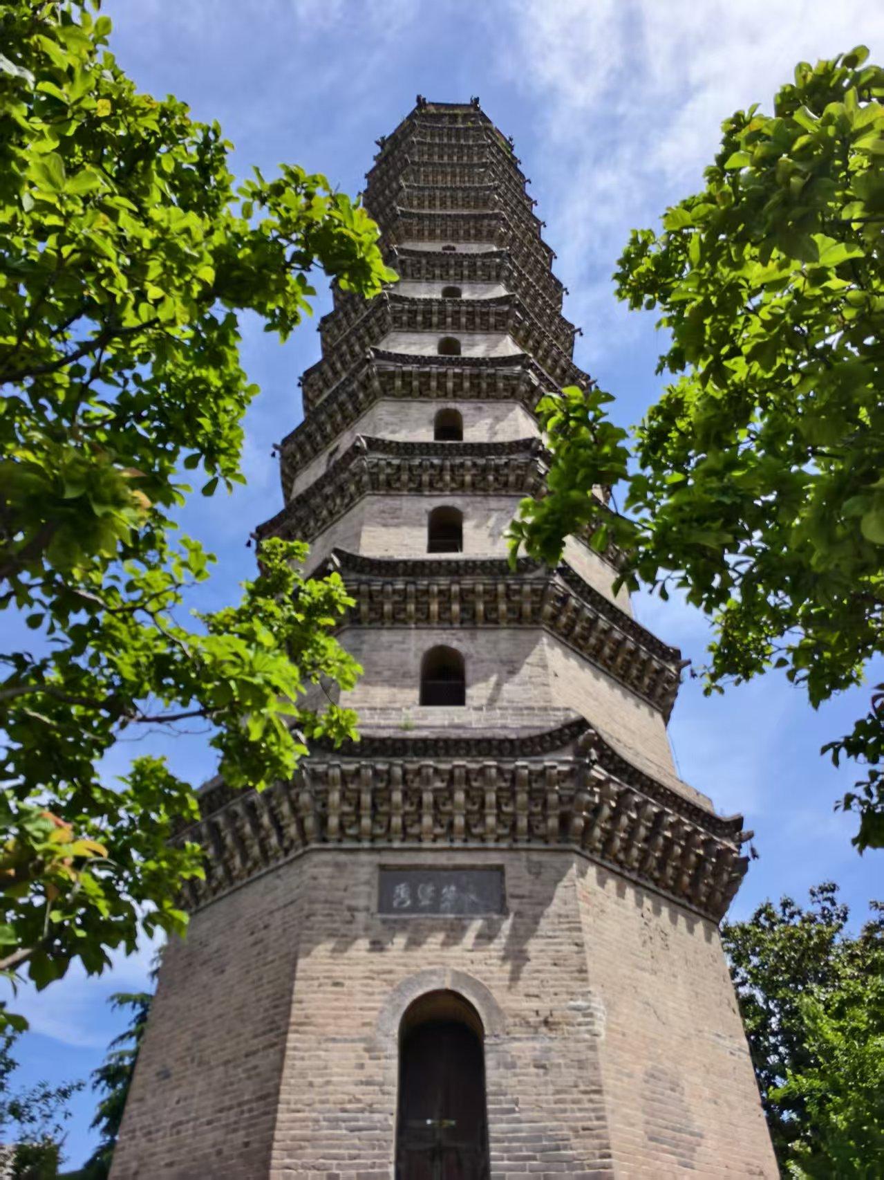 熟读三国的人都会知道许昌这个城市，曹操挟天子而令诸侯的地方，曹魏古城是城市最热闹