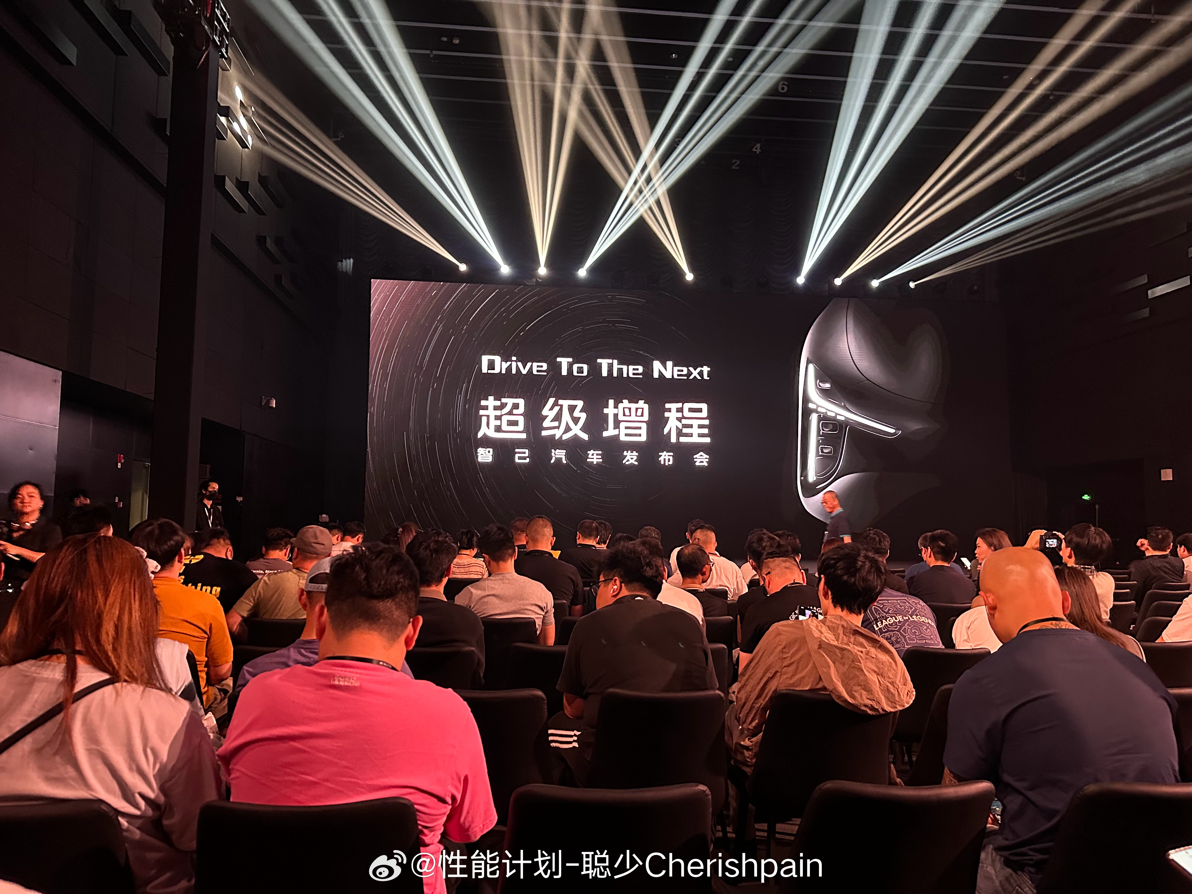 到现场了，19:00开始I'm What I am！  ​​​