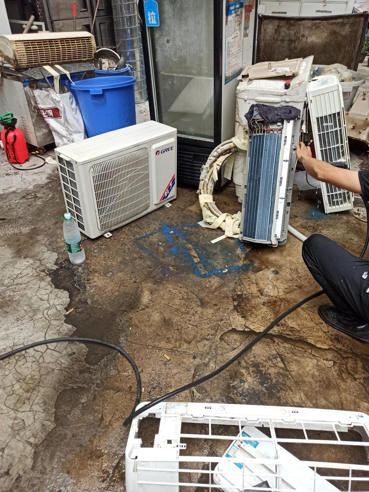 一台用了十多年的空调，今天找师傅来修，一听报价我蒙圈了，到底哪里出了问题？

空