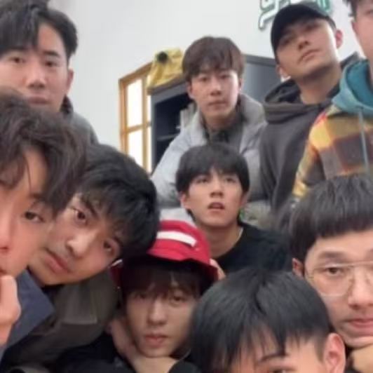 十个勤天十个勤天浙江跨年晚会十个勤天浙江卫视跨年  已确定的名单有赵一博，卓沅，