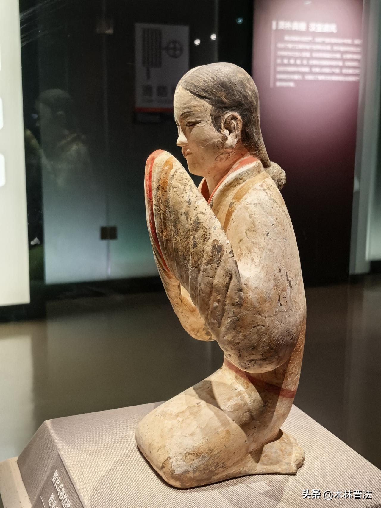 汉阳陵跽坐女俑
汉代女子发式[欢呼]