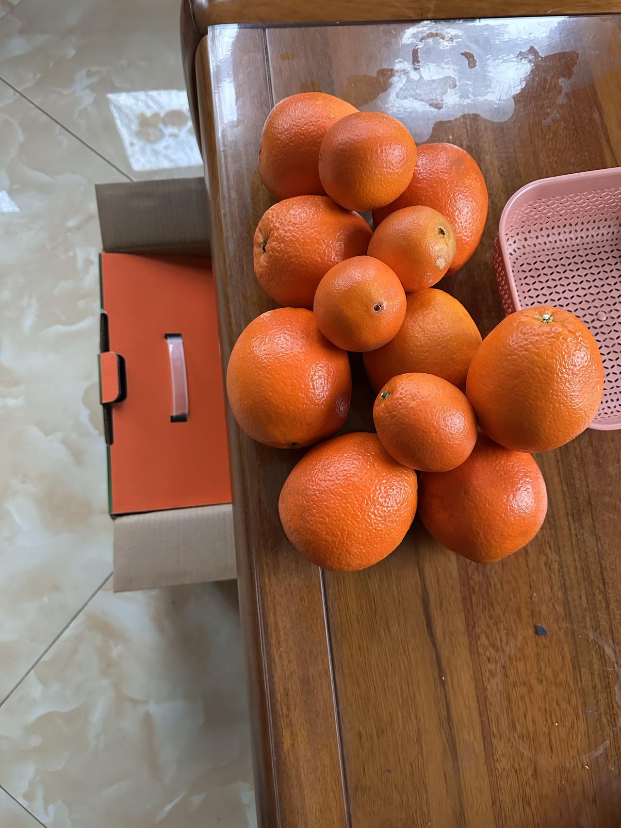 过年拆礼盒遇“障眼法”！

过年走亲访友，拜年礼包兜了一圈，寻思着回年的水果礼盒