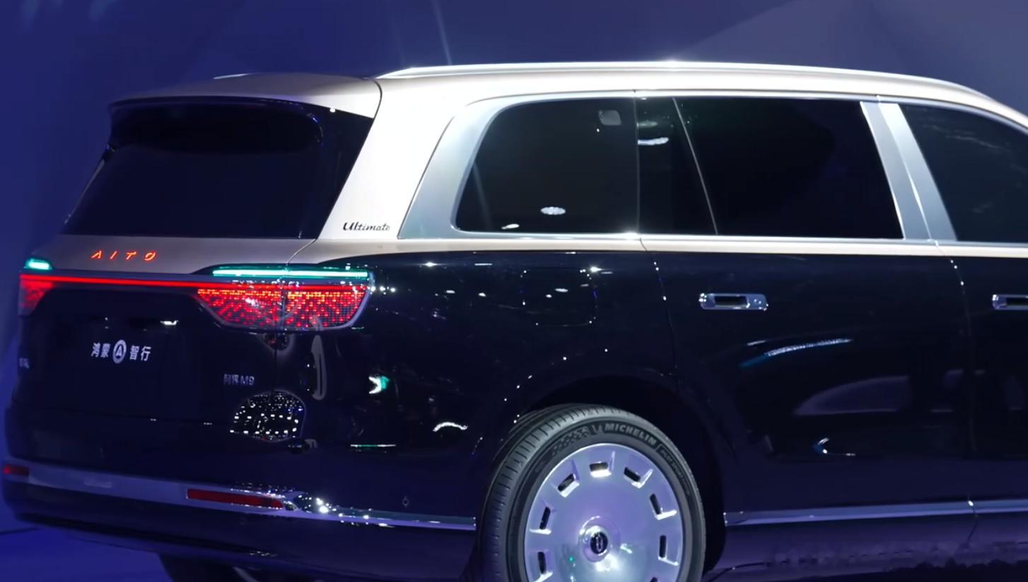 余承东像打造新车一样打造全新问界M9华为把看家技术全放新M9上了，好开又聪明，空