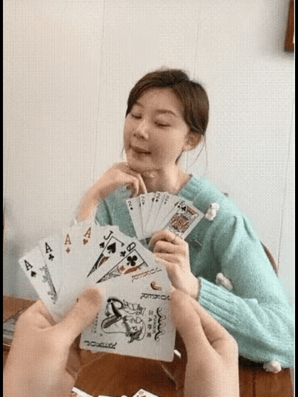 要是我，直接投降得了。
-
-

这牌面，我选择战略性放弃
手里的牌 vs 对面