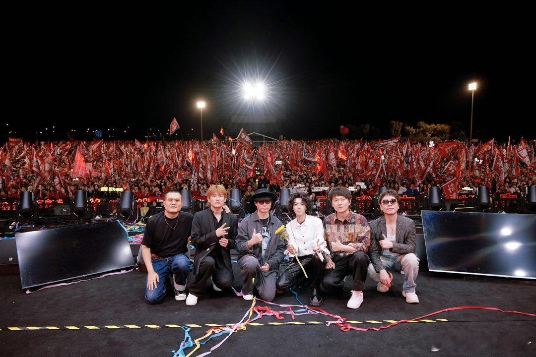 华晨宇说团队开始找新场地了华晨宇称今年一定会开火星演唱会 善后和找地同步进行，这