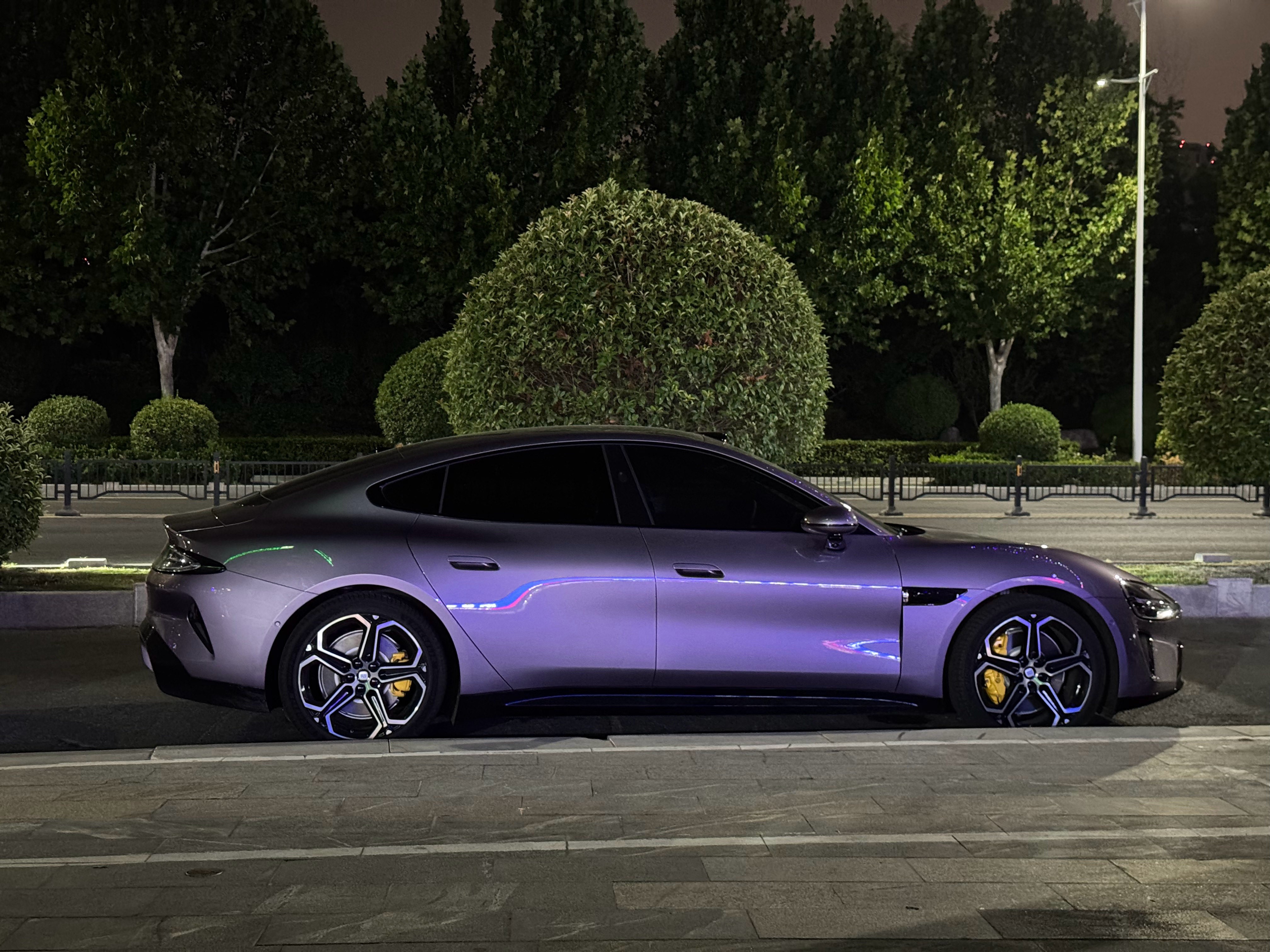 不知不觉，2024 年 3 月已经过去两年了。初代 SU7 发布会给人的震撼，现