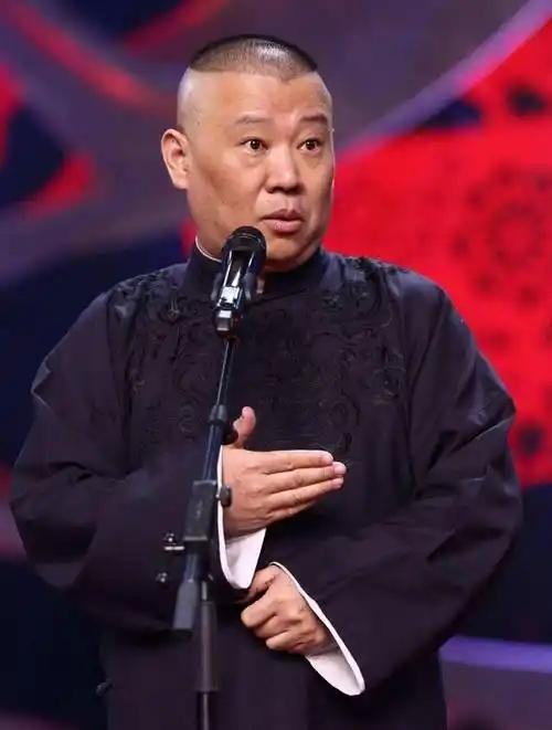 昨天跟人吵了一架，突然想起刘震云说的一句话：“做人要像仙人掌，可以不去扎人，但身