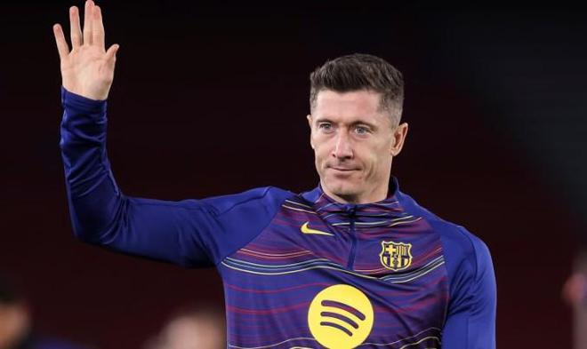 根据统计，在上周六对阵赫塔费的比赛中出场后，莱万已经代表巴萨出战188场，超过了