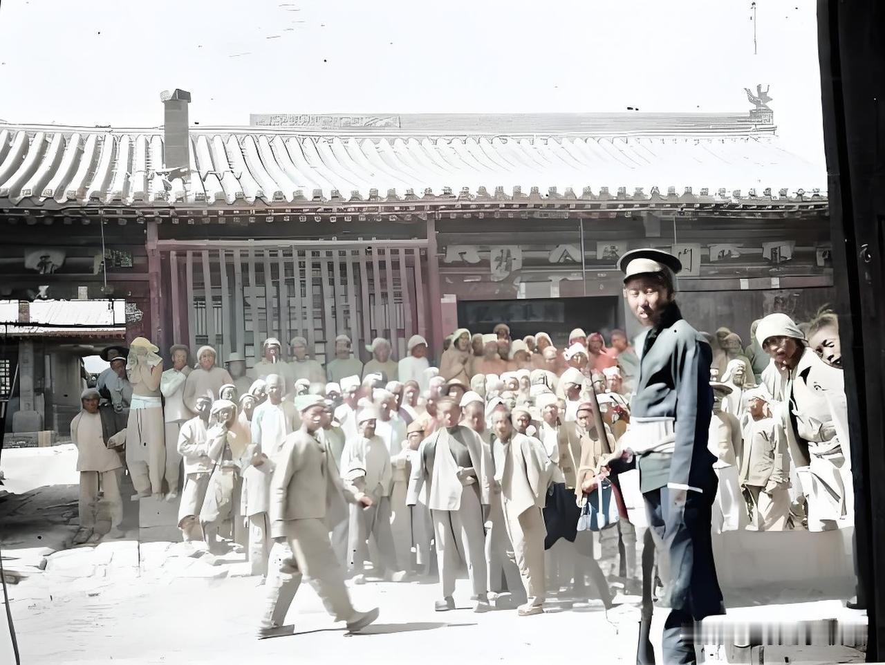 1914年的深秋，五寨县三岔镇迎来了一个不同寻常的场景：一支来自美国的地质考察队