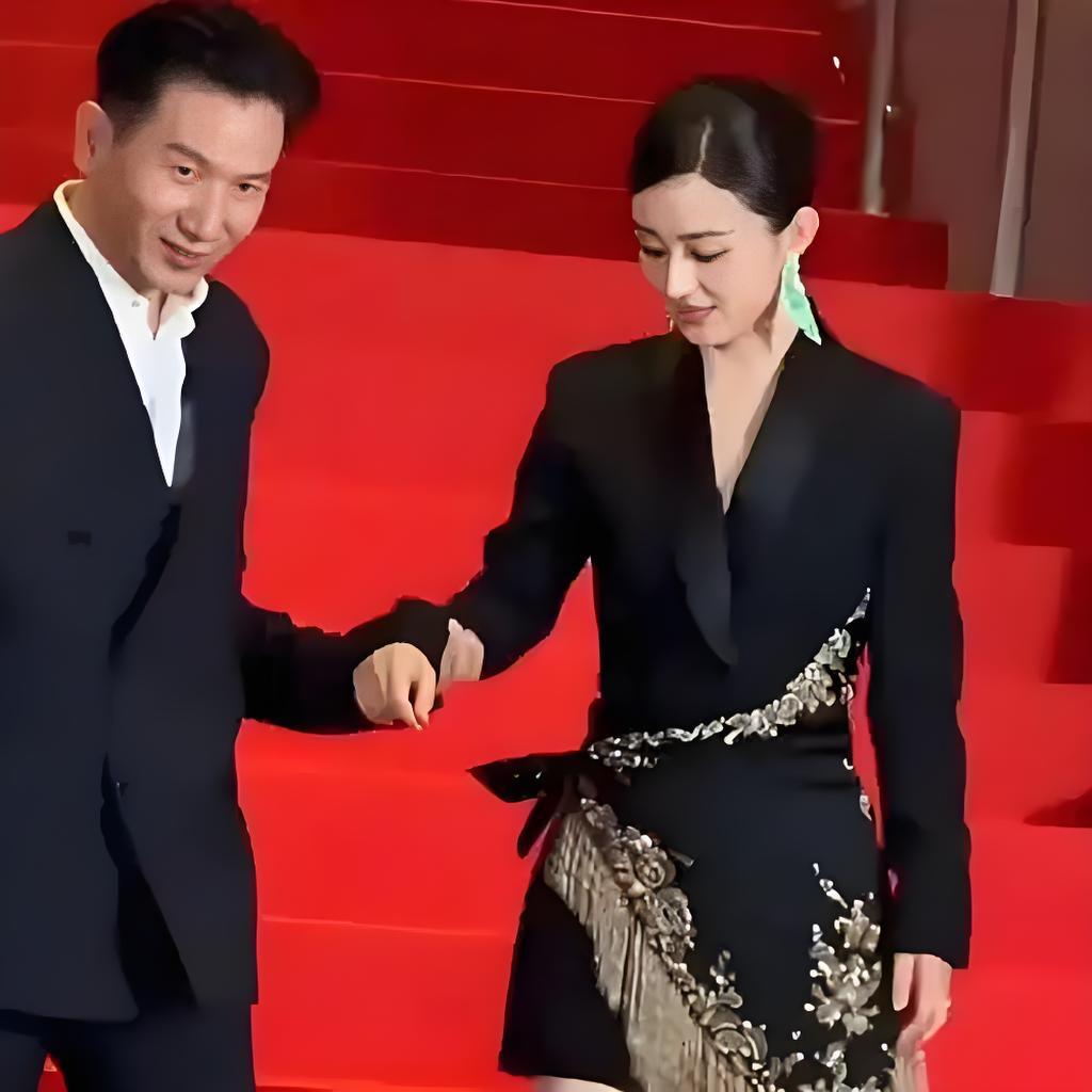 赵丽颖与导演赵德胤恋情曝光后，没有得到广大粉丝的祝福，相反人们普遍不看好这段感情