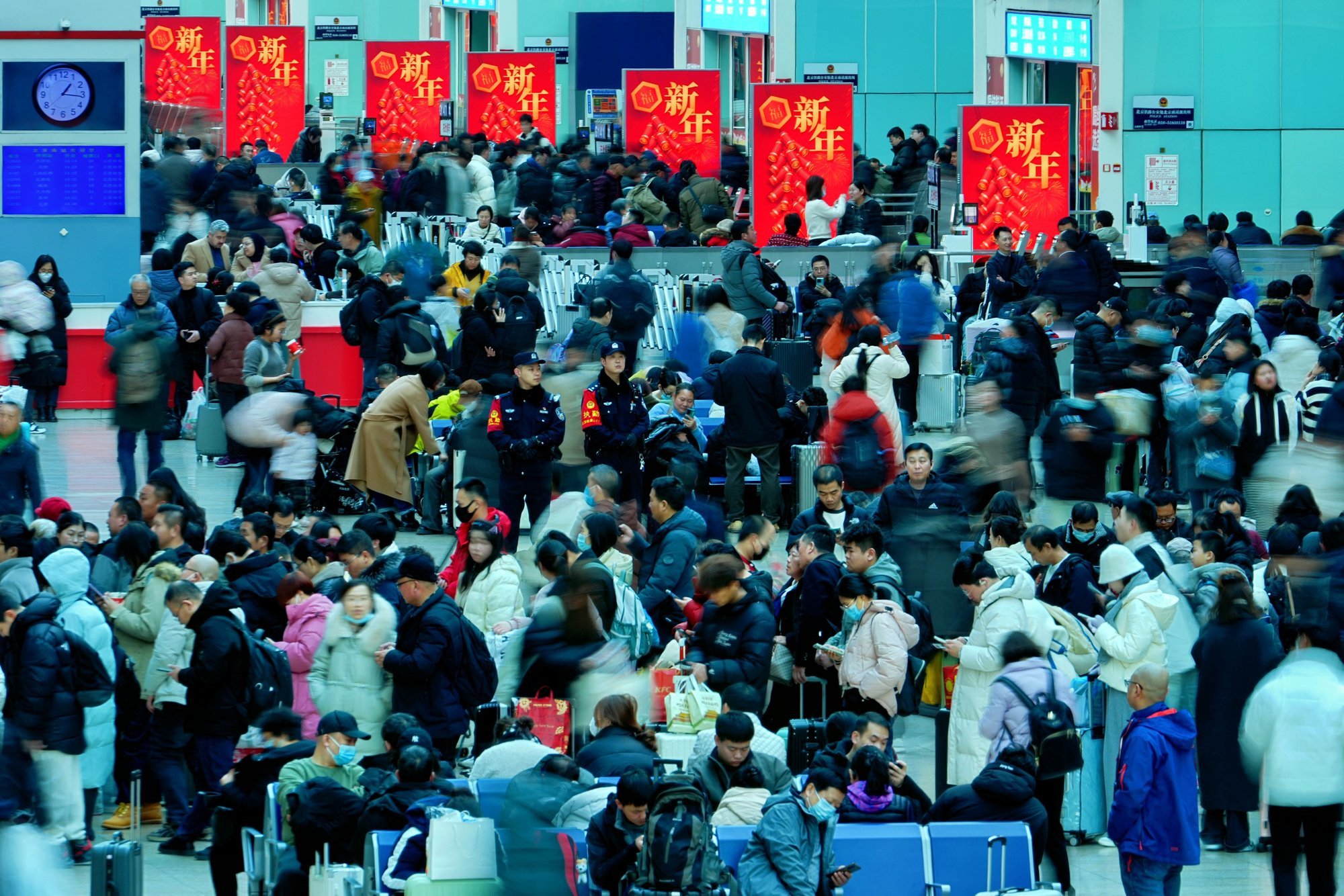 我国政府预计今年为期40天的春运期间人员流动量将达95亿人次，创历史新高。这个最