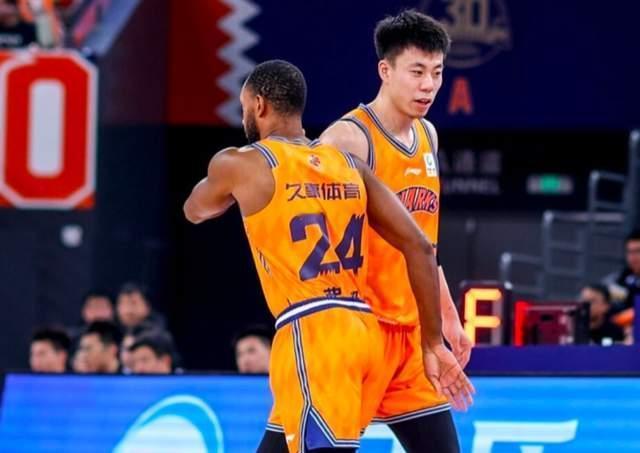 北京时间12月30日，CBA常规赛第八轮，上海男篮客场挑战北控男篮，双方展开了一