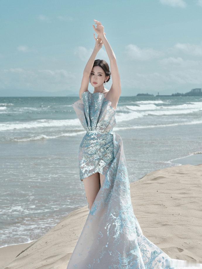 当镜头突然对准娜扎20秒 以前觉得精修是神图，现在发现娜扎的生图才是绝杀。这流畅