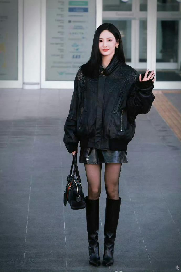 宁艺卓米兰时装周出发路透宁艺卓米兰时装周机场出发图 宁艺卓启程米兰时装周，机场图