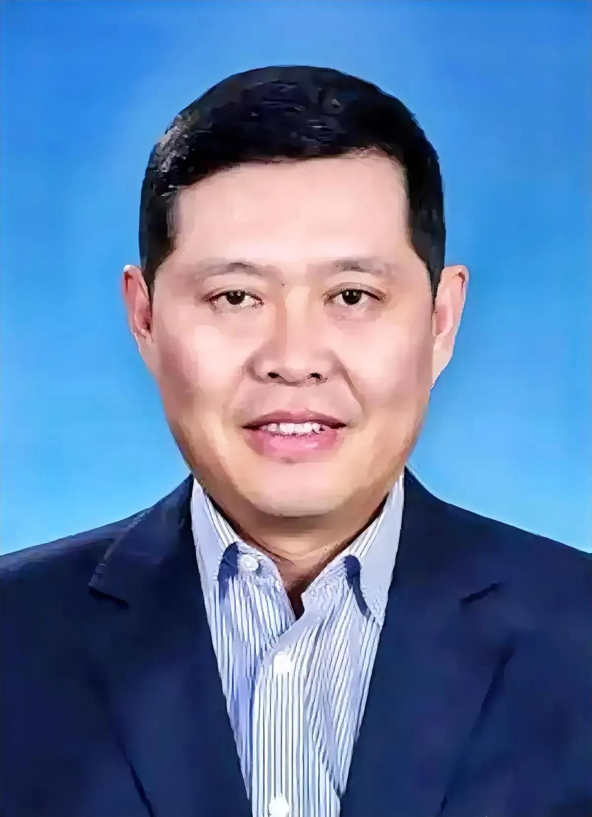 聊聊这位名叫魏明的人物，真是让人啧啧称奇。他的身世背景宛如迷雾，出生日期、故乡所
