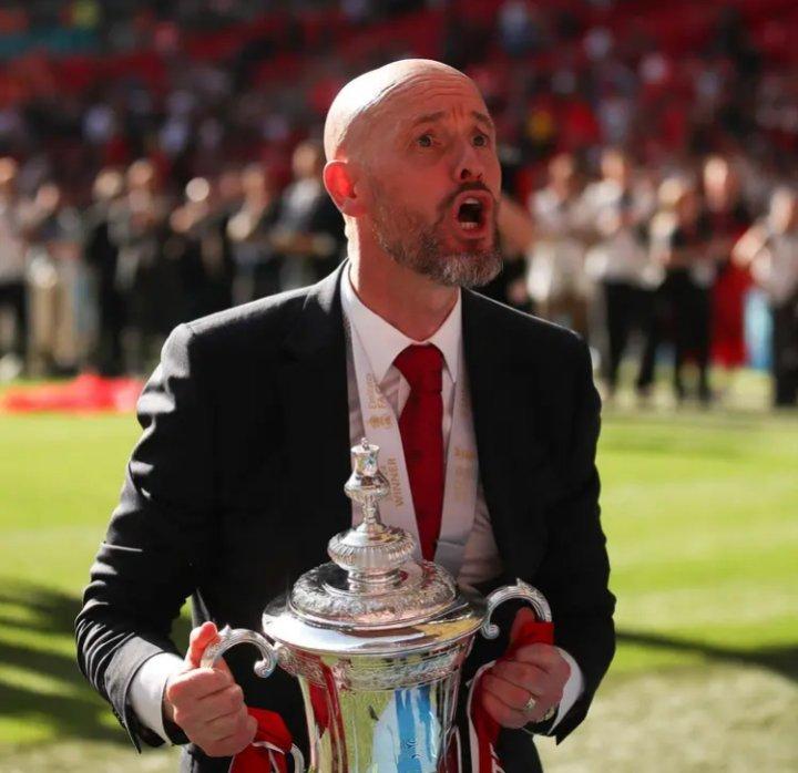 从上赛季到现在滕哈赫在公开场合已经提及过10次“两个冠军”的说法。“两年赢得两个