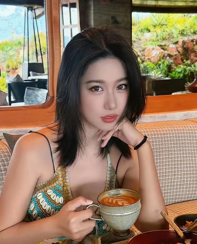 李蠕蠕一条广告62万。全网以为这是运气。可她七年没休过一天。删了一百多条视频。一