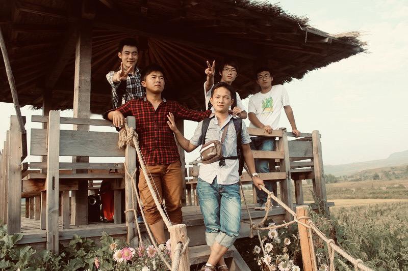 老友是储存过去回忆的胶卷，每每怀念过去某个片段，就会想起那帮老友。