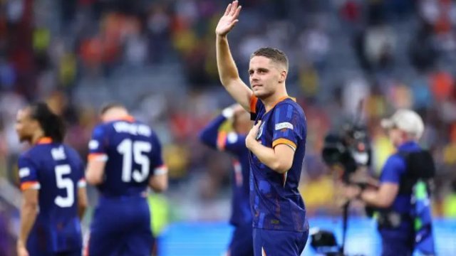  记者Jacque Talbot报道，利物浦将埃因霍温中场乔伊-维尔曼视作六号位