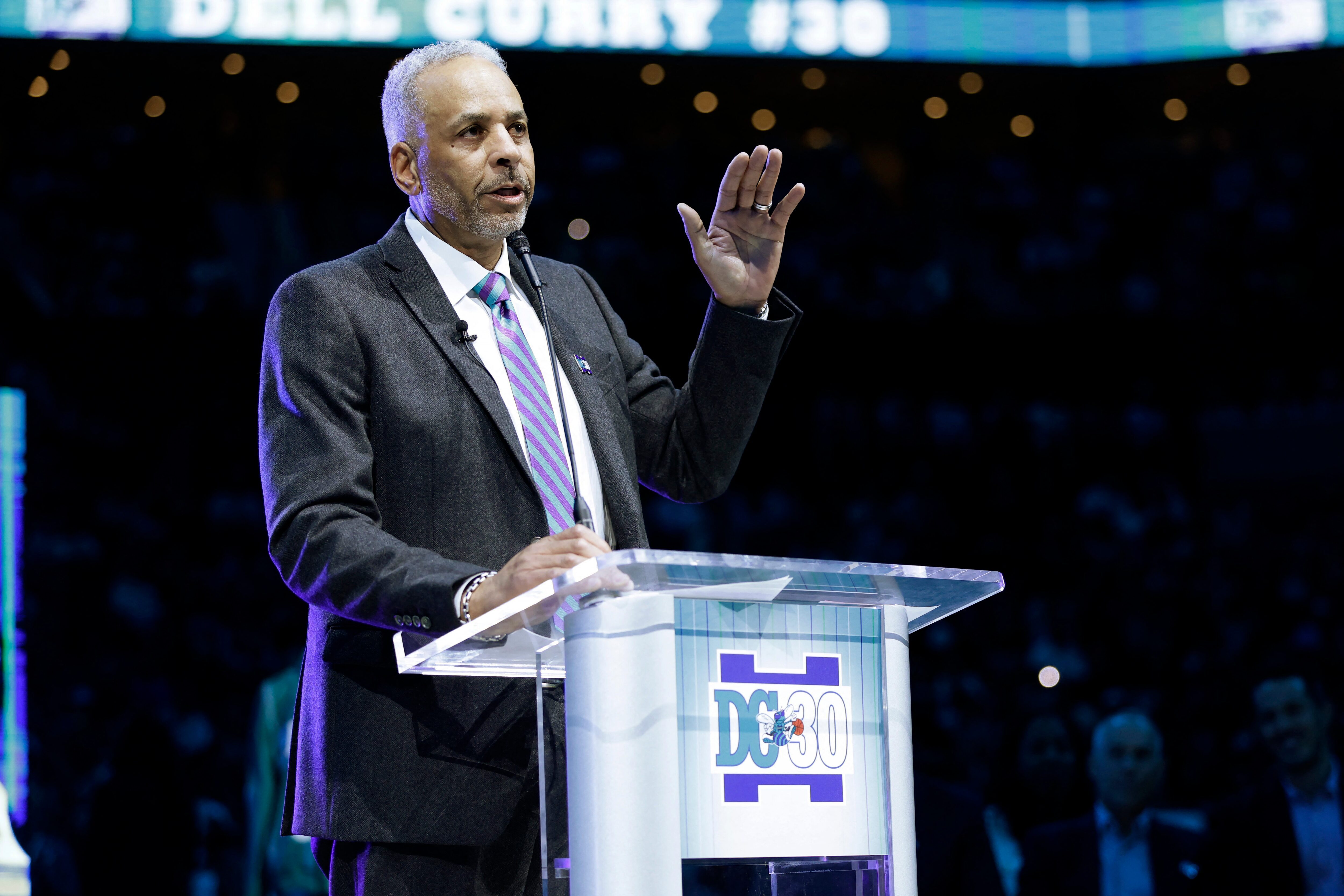 榜样的力量📷库里nba点赞成金