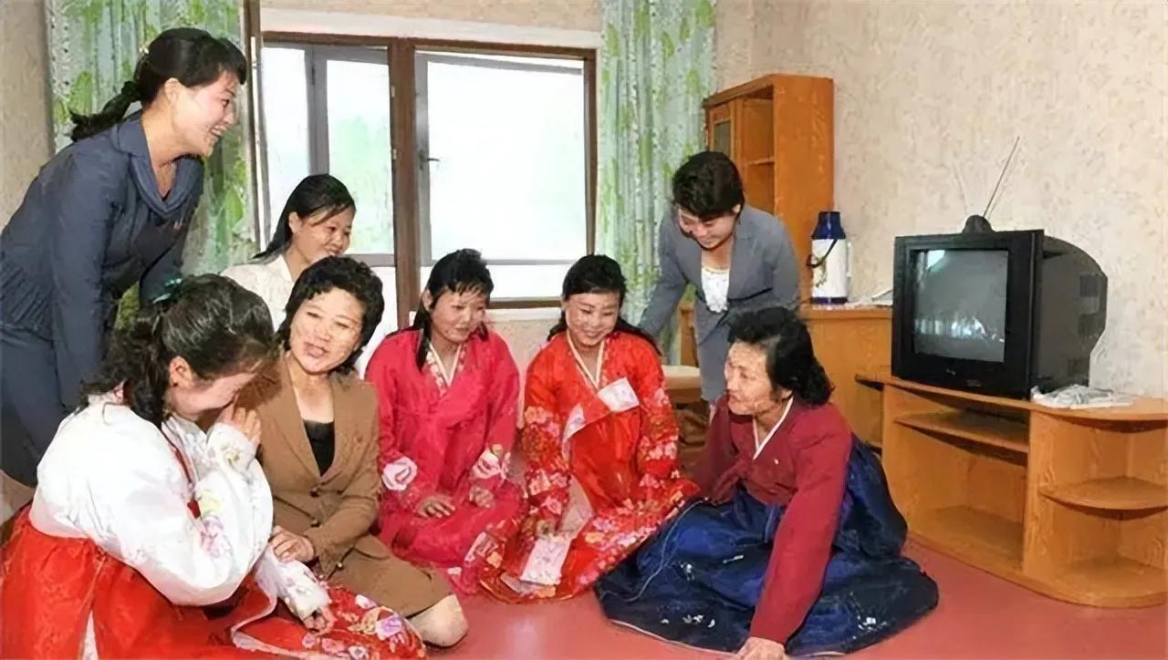朝鲜的生活到底怎么样？
网上一般都朝鲜人的生活两极分化，一方说朝鲜缺衣少粮，温饱
