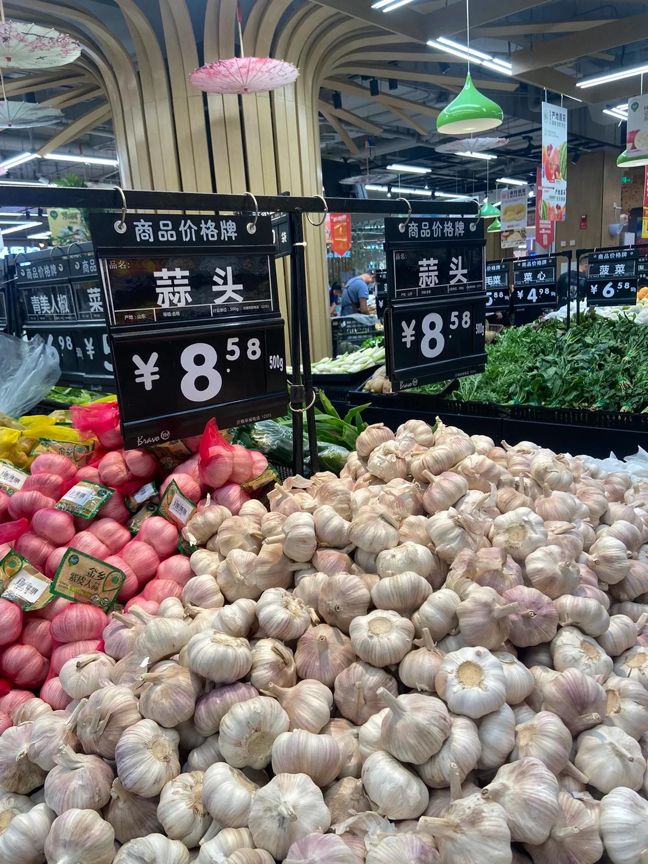 为什么现在很难存钱？为什么很多人不愿意生孩子？而且都会有负债？

今天去逛超市，