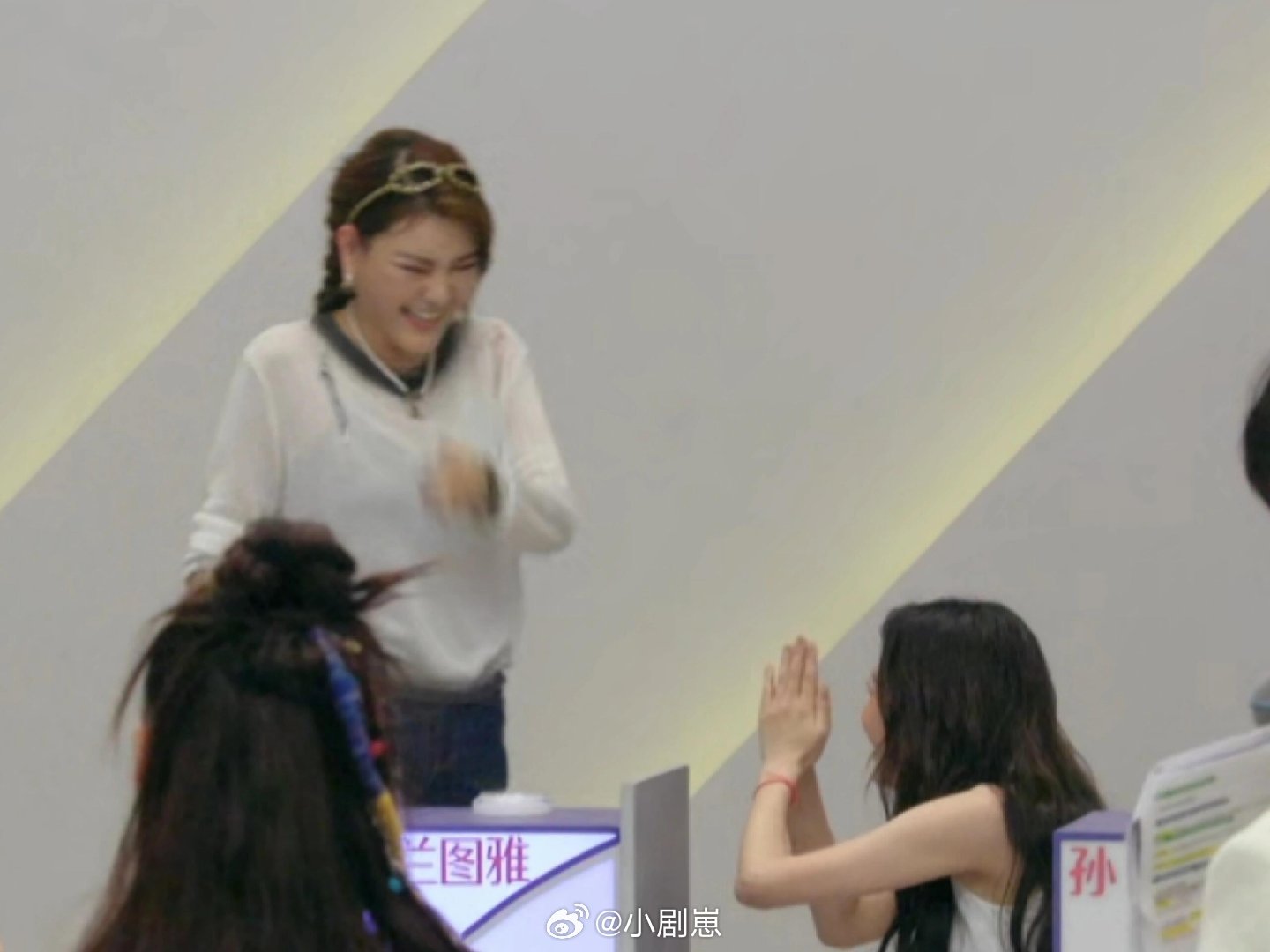 这个小图雅真的长孙怡笑点上了看浪姐一公组队选人环节，一cue图雅旁边总会有个笑疯