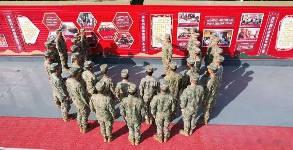 铸剑中原早安军营原原说早晚安 铁纪铸魂，作风立身。早安