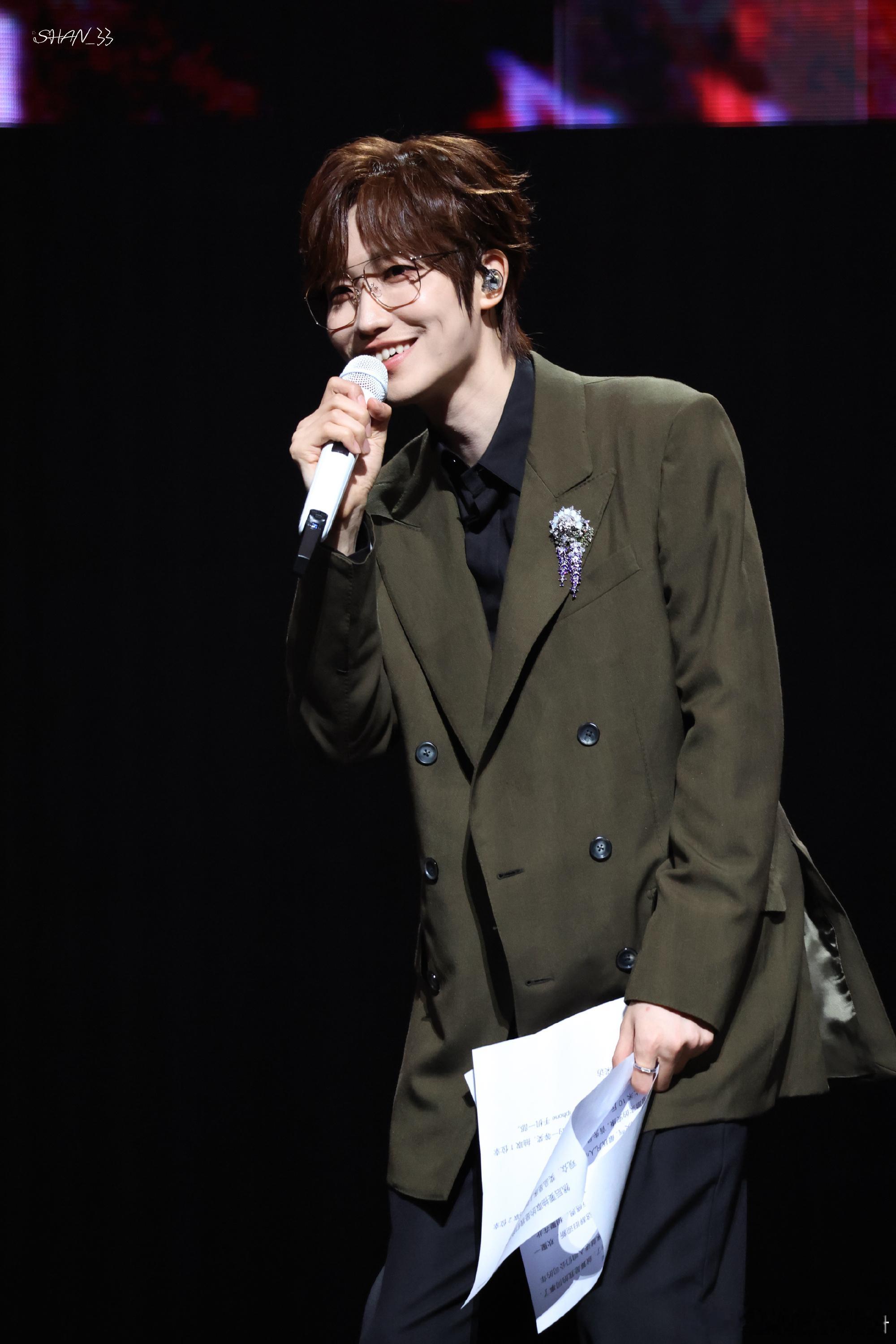 徐良徐良不仅有曲库还有题库徐良题库又更新了谁能想到看演唱会还能体验考试乐趣，徐良
