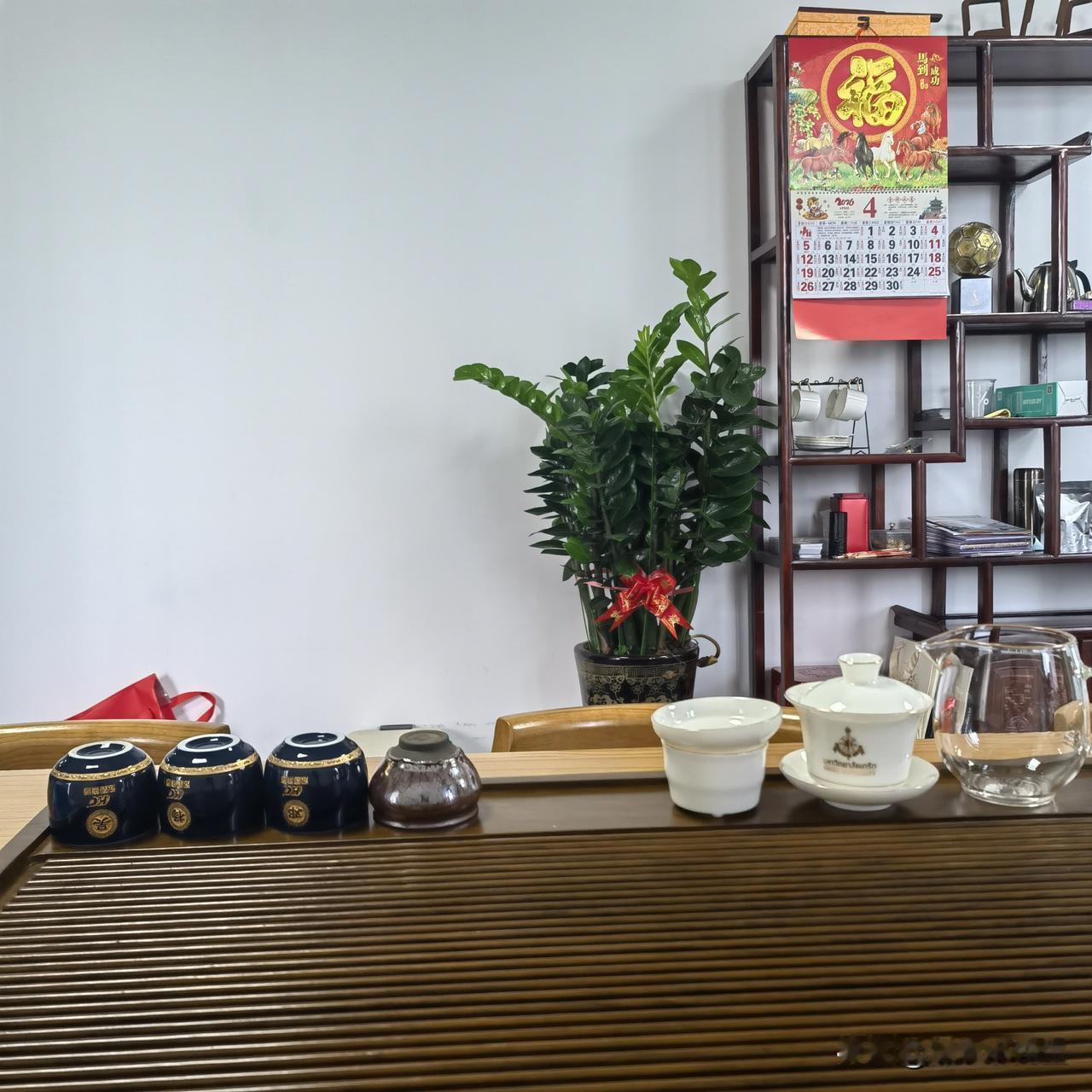 又快到高考季，毕业季，总有人问：到底学什么专业最吃香？考什么学校最稳当？选什么工