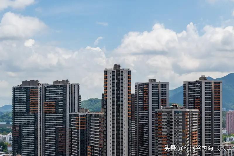 深圳楼市，有的小区表面看价格稳如泰山，一年却没几套成交。这往往意味着市场接受度有