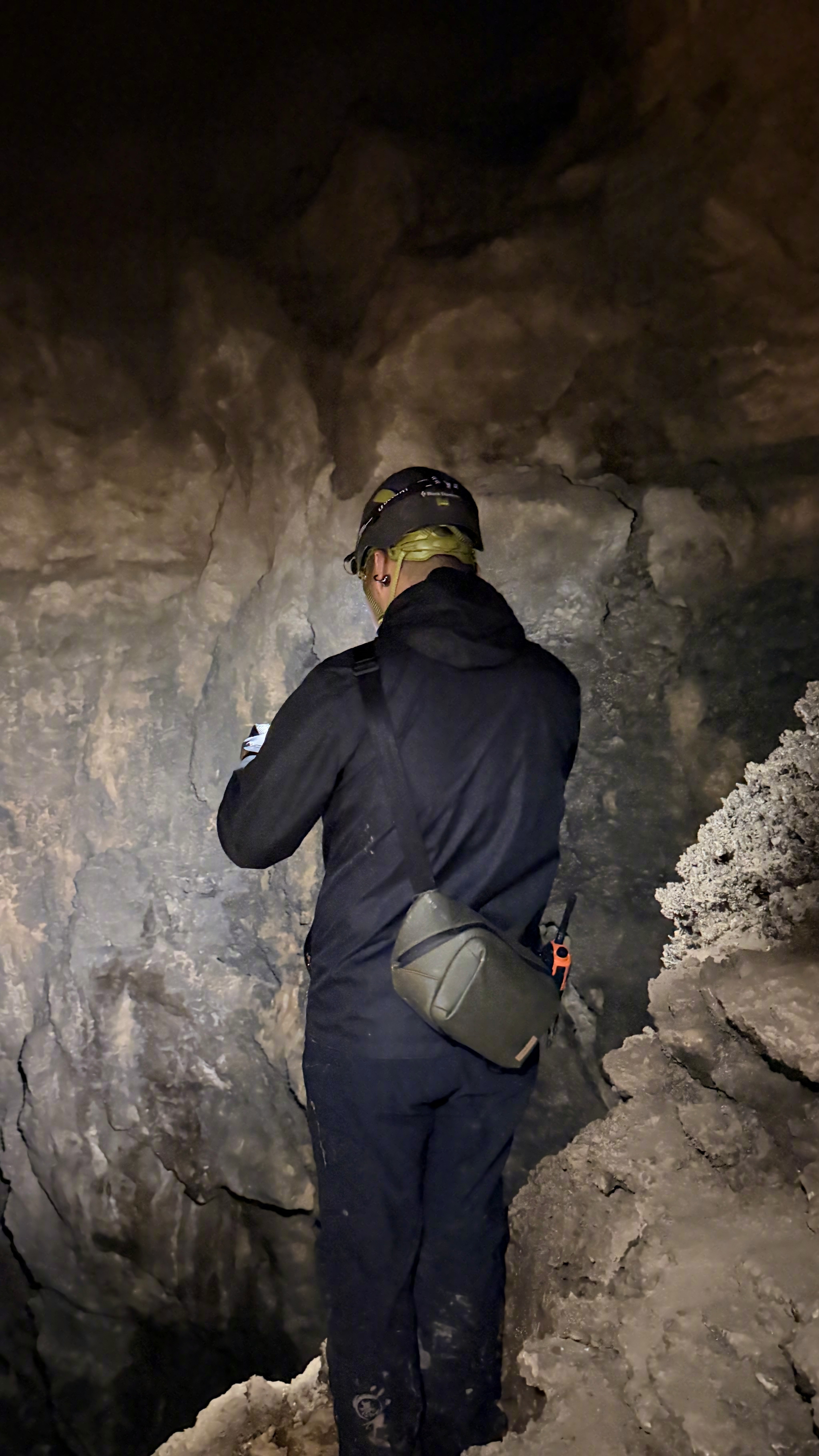 今天我们游记继续上强度，雨天丛林徒步，进土匪洞。给摄像老师配的这个PGYTECH