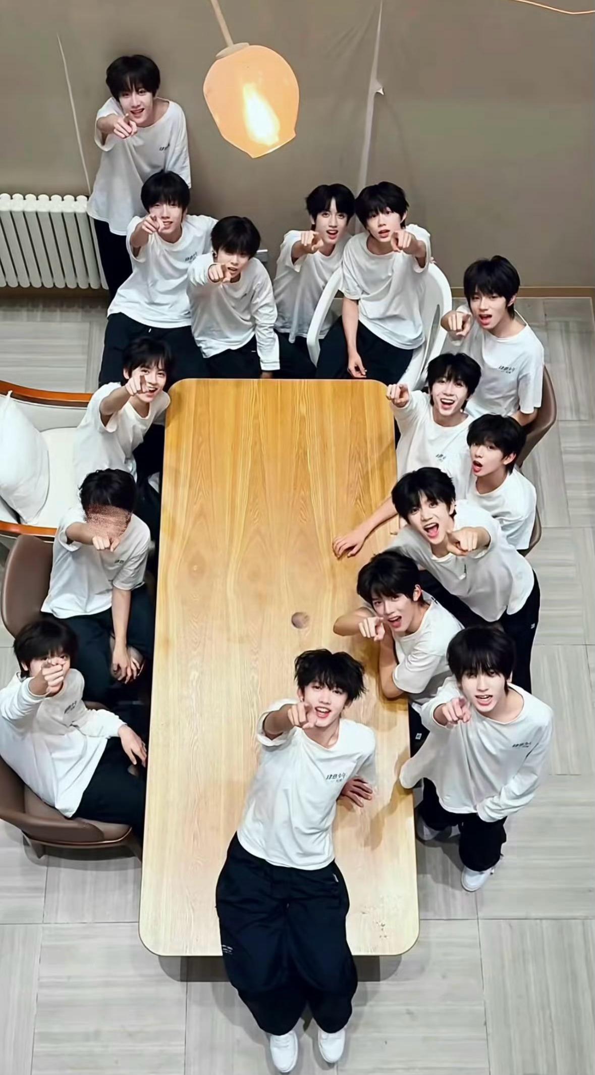 我们猪儿居然在最中间、 