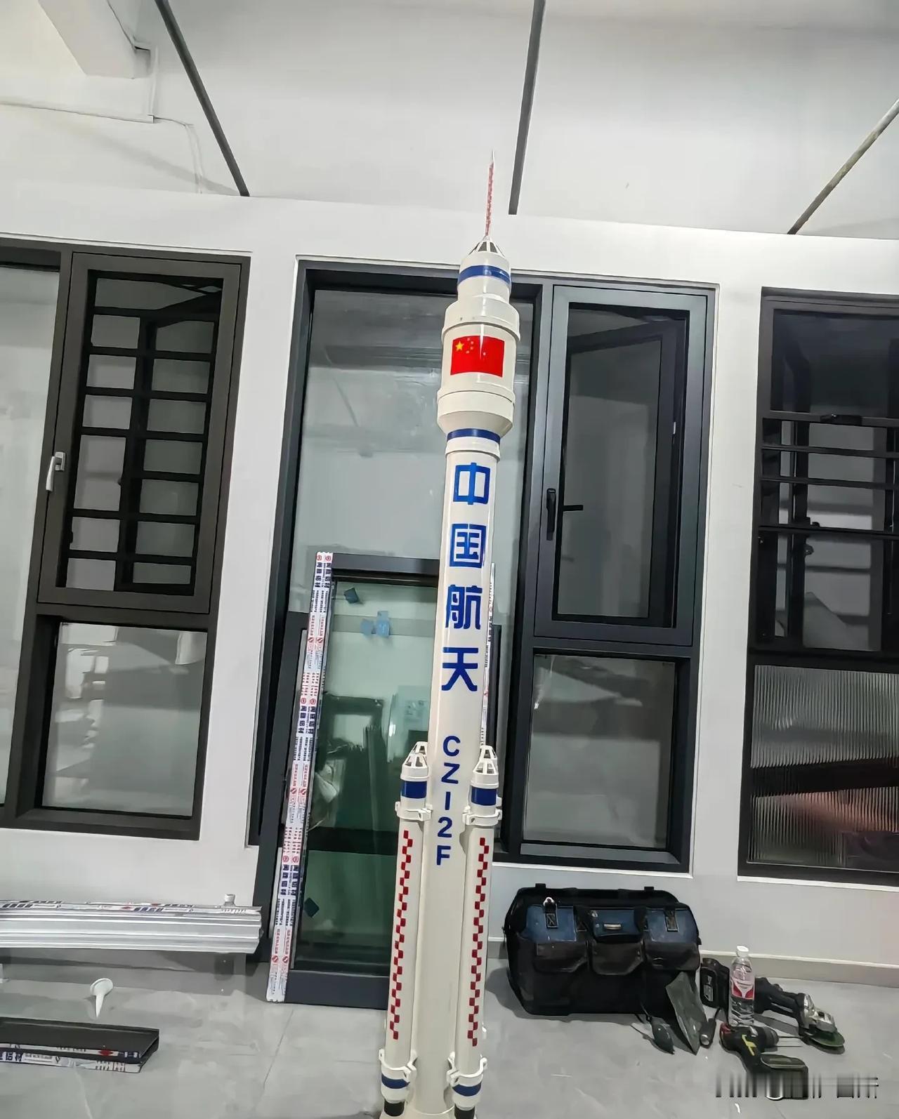 国庆来了，学校安排制作手工作品，这可苦了心灵手巧的我，自以为拿得出手，没想到这已