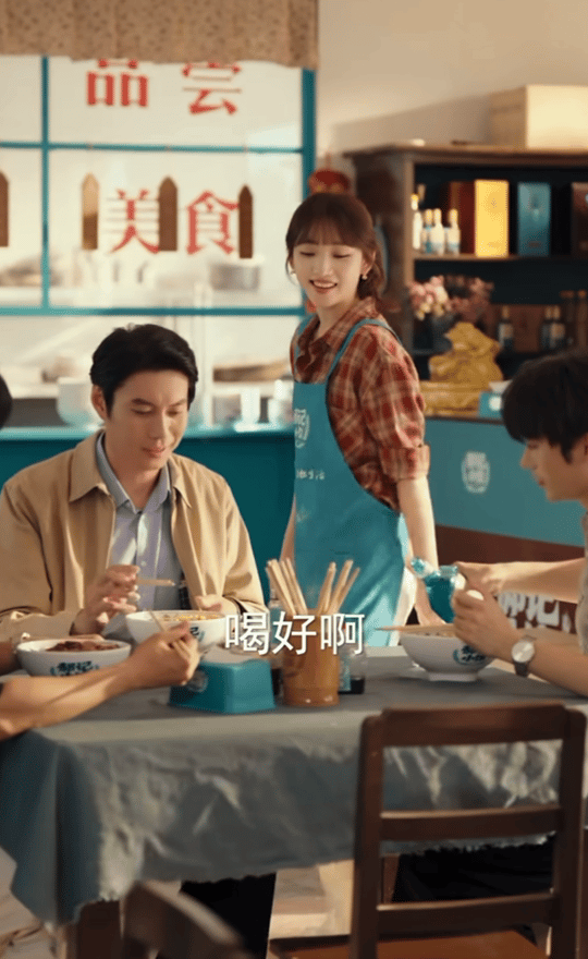 一直以来白酒内容很容易局限在固有圈层，很难触达泛娱乐、年轻群体，这次毛铺草本酒热