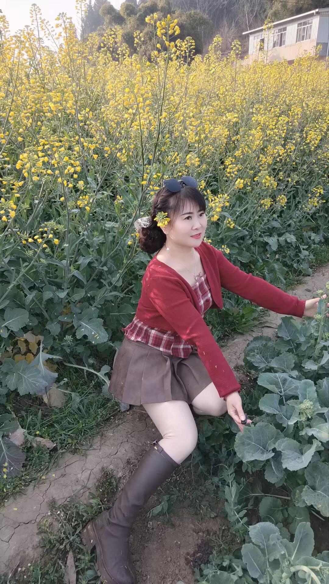 春去春回来，花谢花会在开，周而复始，年年都如此！青春一去不复返，但只要...