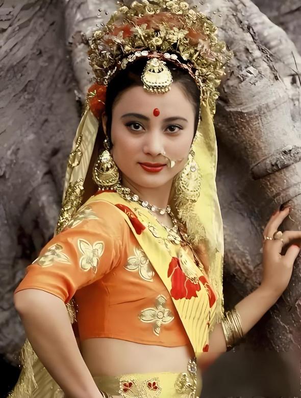 1997年，李玲玉嫁给犹太富豪杰瑞。
新婚夜，她开玩笑地问：“你就不怕我嫁给你之