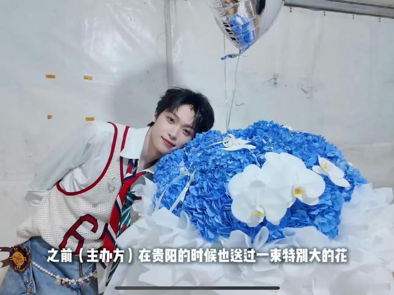 梓渝 碎冰蓝 雷朋99 ymbz碎冰蓝不是tl送的而是主办方准备的，你们骂的不应