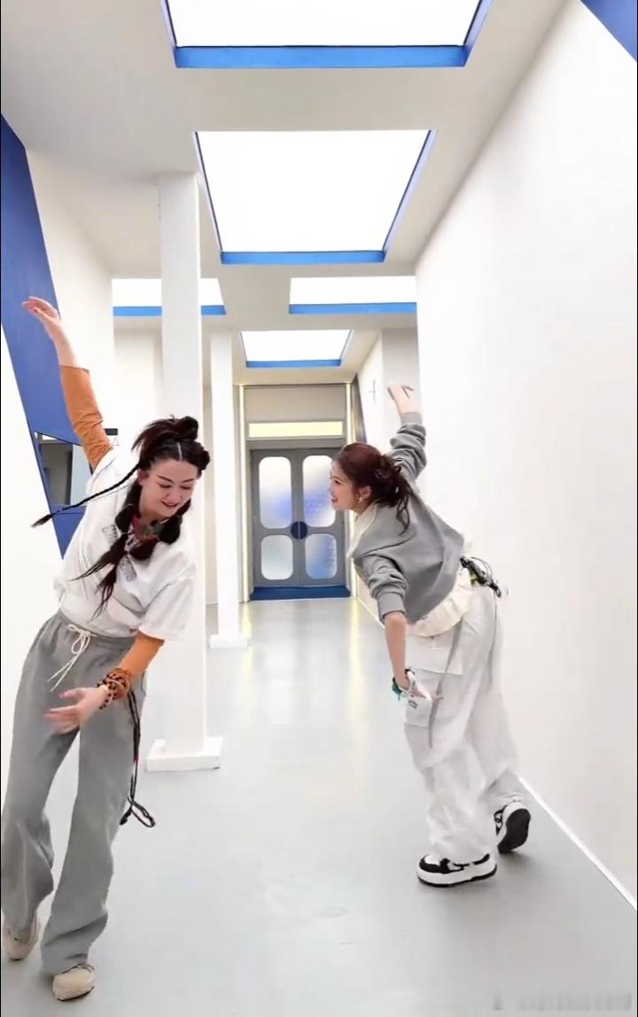 从优雅舞者到魔性“者来徒”，张慧雯这波放飞好可爱！期待二公舞台继续带来惊喜与欢乐